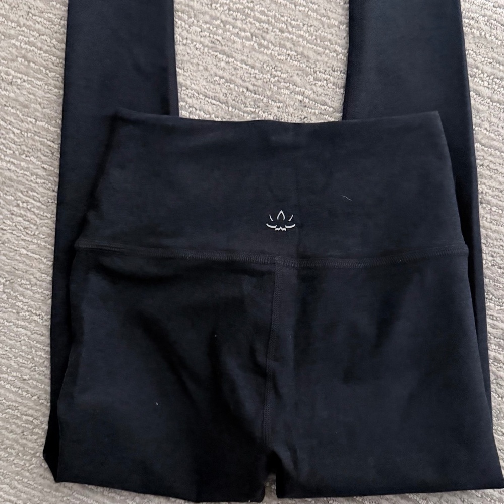 Beyond Yoga Size Medium heathered black leggings